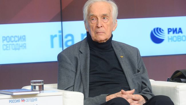 Почетный член Зиновьевского клуба МИА Россия сегодня Валентин Фалин на международной научной конференции на тему: VIII Зиновьевские чтения Александр Зиновьев и 100-летие Великой русской революции.