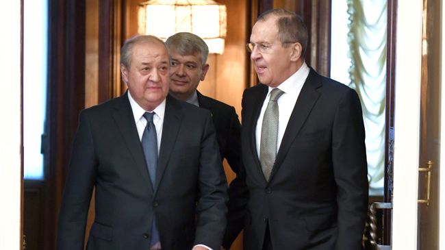 Министр иностранных дел России Сергей Лавров во время встречи с министром иностранных дел Узбекистана Абдулазизом Камиловым. 23 февраля 2018 Министр иностранных дел России Сергей Лавров во время встречи с министром иностранных дел Узбекистана Абдулазизом Камиловым. 23 февраля 2018