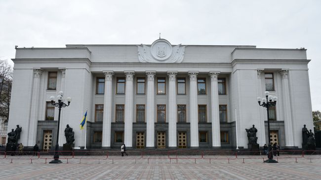 Здание Верховной рады Украины в Киеве. Архивное фото Здание Верховной рады Украины в Киеве. Архивное фото