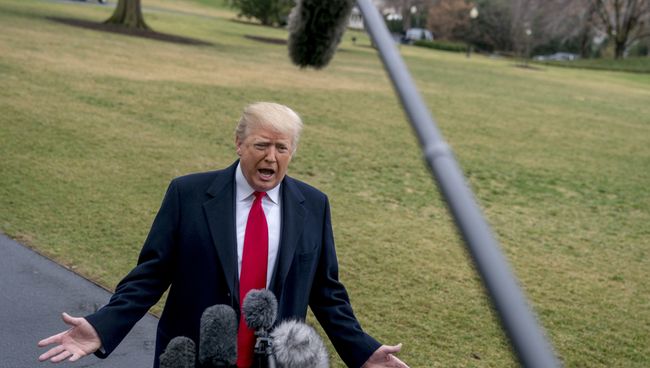Президент США Дональд Трамп во время встречи с журналистами. 23 февраля 2018 Президент США Дональд Трамп во время встречи с журналистами. 23 февраля 2018