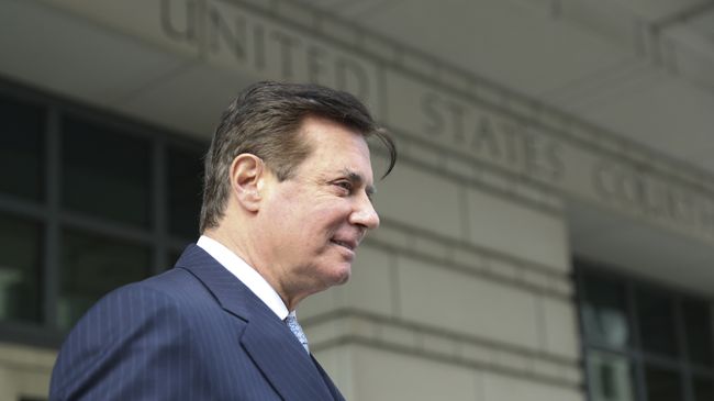 Экс-глава предвыборного штаба Трампа Пол Манафорт у здания федерального суда в Вашингтоне. 14 февраля 2018