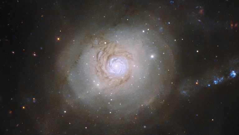 Галактика NGC 7252 Галактика NGC 7252
