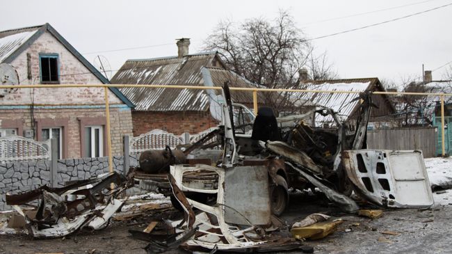 Автомобиль Газель, разрушенный в результате обстрела, в городе Докучаевск Донецкой области. Архивное фото Автомобиль Газель, разрушенный в результате обстрела, в городе Докучаевск Донецкой области. Архивное фото