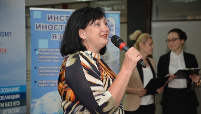 Доктор экономических наук, профессор, первый проректор ВГУЭС, заведующая кафедрой экономики Ольга Юрьевна Ворожбит Доктор экономических наук, профессор, первый проректор ВГУЭС, заведующая кафедрой экономики Ольга Юрьевна Ворожбит