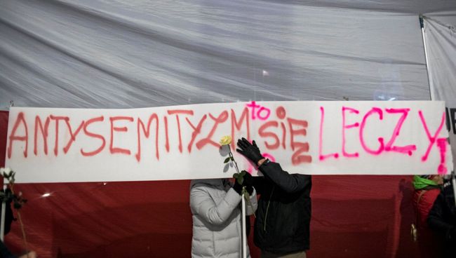 Митинг в поддержку закона о холокосте в Варшаве. Февраль 2018 Митинг в поддержку закона о холокосте в Варшаве. Февраль 2018