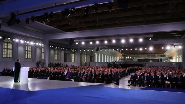 Президент РФ Владимир Путин выступает с ежегодным посланием Федеральному Собранию в ЦВЗ Манеж. 1 марта 2018 Президент РФ Владимир Путин выступает с ежегодным посланием Федеральному Собранию в ЦВЗ Манеж. 1 марта 2018