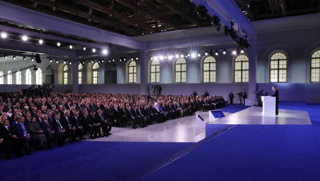 Президент РФ Владимир Путин выступает с ежегодным посланием Федеральному Собранию в ЦВЗ Манеж. 1 марта 2018 Президент РФ Владимир Путин выступает с ежегодным посланием Федеральному Собранию в ЦВЗ Манеж. 1 марта 2018
