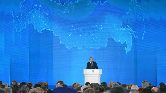 Президент РФ Владимир Путин выступает с ежегодным посланием Федеральному Собранию в ЦВЗ Манеж Президент РФ Владимир Путин выступает с ежегодным посланием Федеральному Собранию в ЦВЗ Манеж