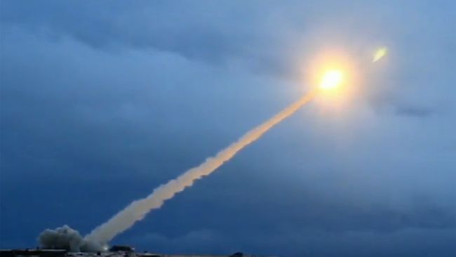 Демонстрация испытания российской крылатой ракеты неограниченной дальности с ядерной энергетической установкой во время трансляции послания президента РФ Владимира Путина Федеральному собранию. Архивное фото Демонстрация испытания российской крылатой ракеты неограниченной дальности с ядерной энергетической установкой во время трансляции послания президента РФ Владимира Путина Федеральному собранию. Архивное фото