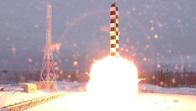Демонстрация испытаний ракетного комплекса стратегического назначения Сармат во время послания президента РФ Владимира Путина Федеральному собранию Демонстрация испытаний ракетного комплекса стратегического назначения Сармат во время послания президента РФ Владимира Путина Федеральному собранию