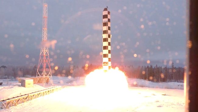 Демонстрация испытаний ракетного комплекса стратегического назначения Сармат во время послания президента РФ Владимира Путина Федеральному собранию Демонстрация испытаний ракетного комплекса стратегического назначения Сармат во время послания президента РФ Владимира Путина Федеральному собранию