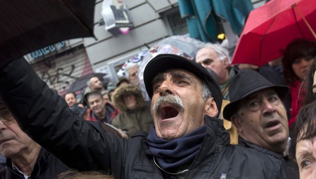 Пенсионеры на акции протеста в Мадриде, требующие увеличить пенсии, Испания. 1 марта 2018 Пенсионеры на акции протеста в Мадриде, требующие увеличить пенсии, Испания. 1 марта 2018