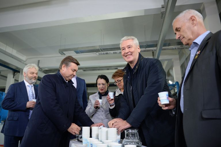 Генеральный директор ОАО Мосводоканал Александр Пономаренко и мэр Москвы Сергей Собянин во время посещения Рублевской станции водоподготовки в Москве Генеральный директор ОАО Мосводоканал Александр Пономаренко и мэр Москвы Сергей Собянин во время посещения Рублевской станции водоподготовки в Москве
