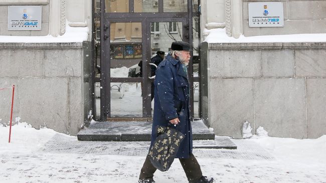 Прохожий на улице в Киеве