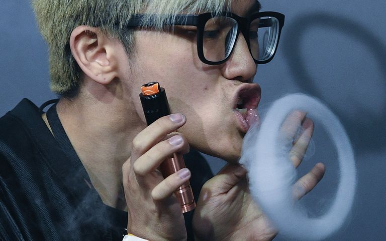 Участник на специализированной выставке vape-индустрии 