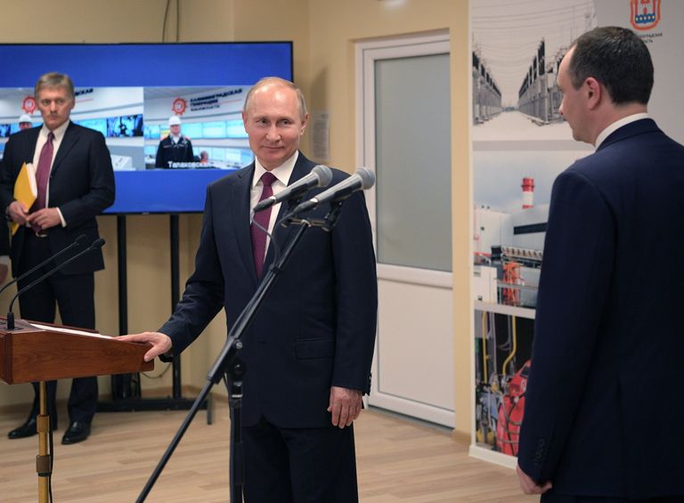 Владимир Путин на церемонии ввода в эксплуатацию Маяковской и Талаховской теплоэлектростанций в ходе рабочей поездки в Калининградскую область. 2 марта 2018 Владимир Путин на церемонии ввода в эксплуатацию Маяковской и Талаховской теплоэлектростанций в ходе рабочей поездки в Калининградскую область. 2 марта 2018