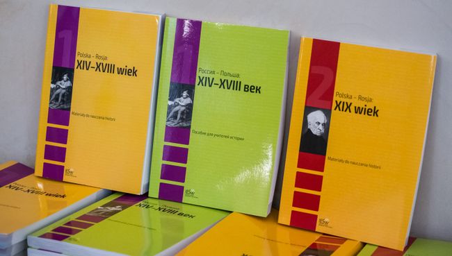 В польском МИД прошла презентация учебных пособий для учителей истории, подготовленных совместно историками и экспертами из России и Польши. 2 марта 2018 В польском МИД прошла презентация учебных пособий для учителей истории, подготовленных совместно историками и экспертами из России и Польши. 2 марта 2018