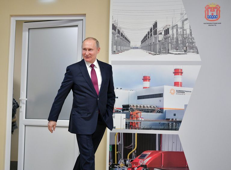 Владимир Путин на церемонии ввода в эксплуатацию Маяковской и Талаховской теплоэлектростанций в ходе рабочей поездки в Калининградскую область. 2 марта 2018 Владимир Путин на церемонии ввода в эксплуатацию Маяковской и Талаховской теплоэлектростанций в ходе рабочей поездки в Калининградскую область. 2 марта 2018