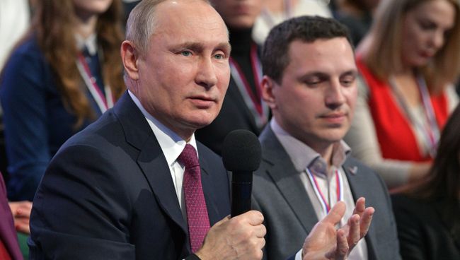 Президент РФ Владимир Путин на пленарном заседании V медиафорума независимых региональных и местных средств массовой инвормации Правда и справедливость. 2 марта 2018