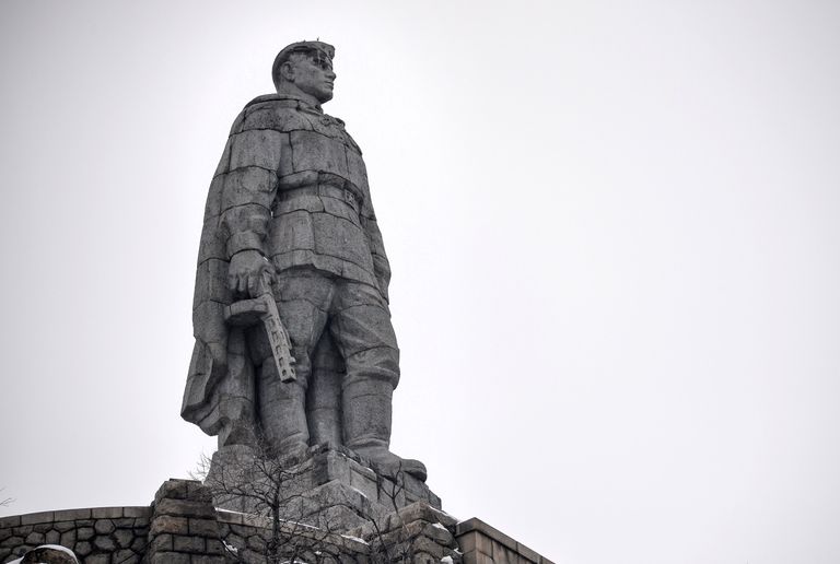 Памятник советскому солдату-освободителю Алёша в болгарском городе Пловдив на холме Бунарджик Памятник советскому солдату-освободителю Алёша в болгарском городе Пловдив на холме Бунарджик