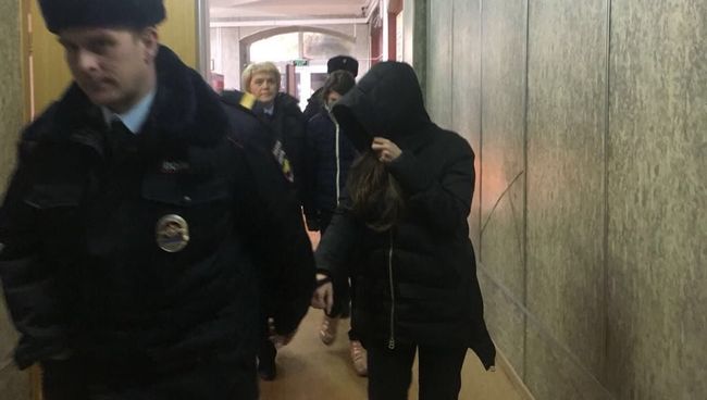 В Москве следователями СКР возбуждено уголовное дело в отношении двух женщин, обвиняемых в попытке продажи девушки в сексуальное рабство В Москве следователями СКР возбуждено уголовное дело в отношении двух женщин, обвиняемых в попытке продажи девушки в сексуальное рабство