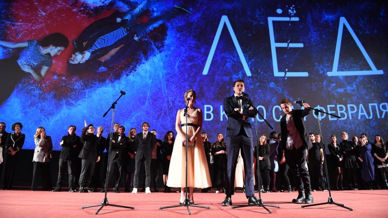 Актеры Аглая Тарасова, Милош Бикович и Александр Петров на премьере фильма Лёд режиссера Олега Трофима в кинотеатре КАРО 11 Октябрь в Москве