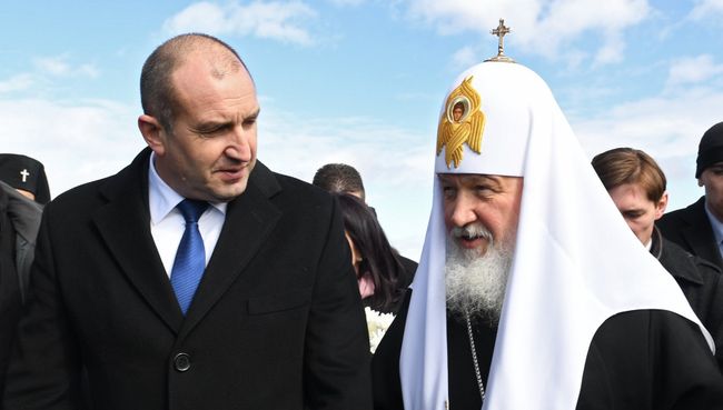 Патриарх Московский и всея Руси Кирилл и президент Болгарии Румен Радев на торжественной церемонии, посвященной 140-й годовщине освобождения Болгарии от османского ига. 3 марта 2018