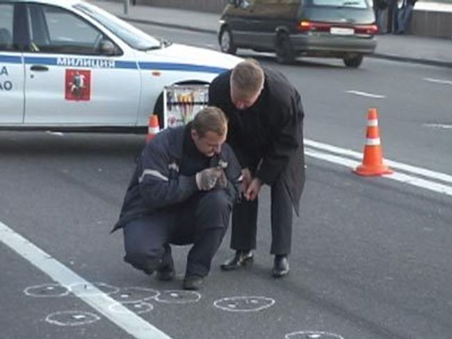 В центре Москвы расстреляли Мерседес экс-депутата Госдумы