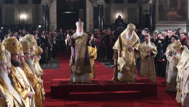 Патриарх Московский и всея Руси Кирилл и патриарх Болгарский, митрополит Софийский Неофит во время божественной литургии в кафедральном соборе князя Александра Невского в Софии. 4 марта 2018 Патриарх Московский и всея Руси Кирилл и патриарх Болгарский, митрополит Софийский Неофит во время божественной литургии в кафедральном соборе князя Александра Невского в Софии. 4 марта 2018