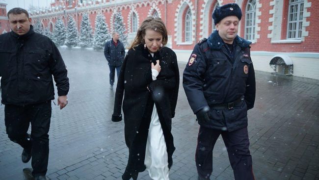 Кандидат в президенты России Ксения Собчак у Петровского путевого дворца. 4 марта 2018 Кандидат в президенты России Ксения Собчак у Петровского путевого дворца. 4 марта 2018
