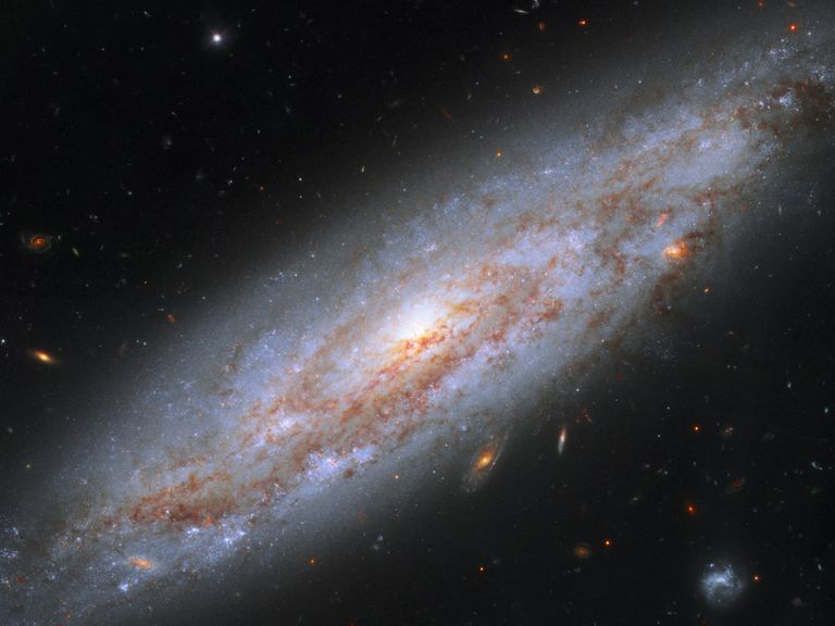 Галактика NGC 3972 в созвездии Большой Медведицы Галактика NGC 3972 в созвездии Большой Медведицы