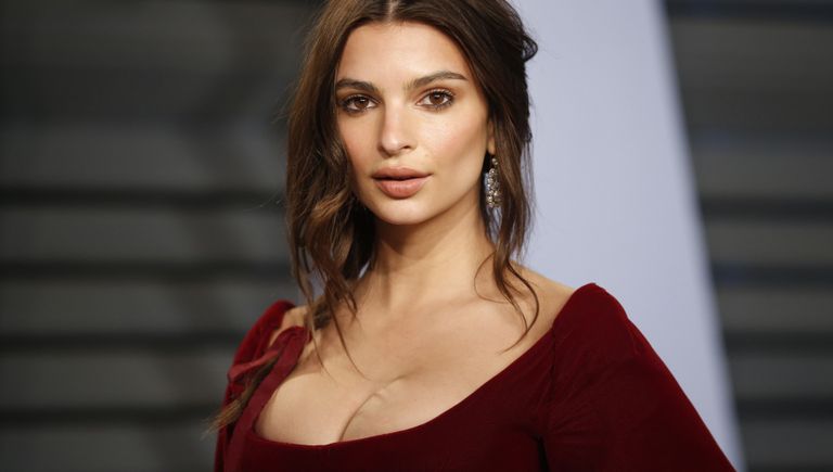 Американская модель Эмили Ратайковски на Vanity Fair Oscar Party. 4 марта 2018 года