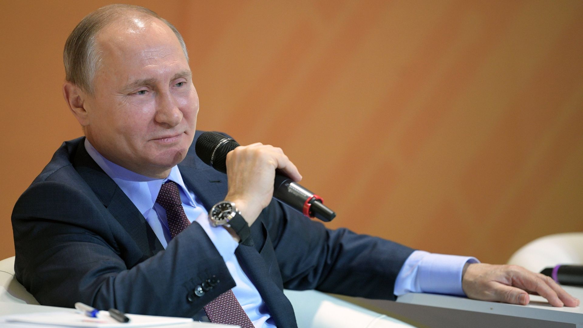 Владимир Путин во время участия в VI Всероссийском форуме рабочей молодежи в ходе рабочей поездки в Свердловскую область. 6 марта 2018 Владимир Путин во время участия в VI Всероссийском форуме рабочей молодежи в ходе рабочей поездки в Свердловскую область. 6 марта 2018 - РИА Новости, 1920, 01.09.2020