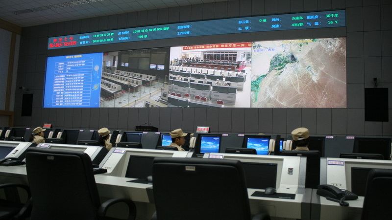 В ЦУПе за сутки до запуска третьего космического корабля Шэньчжоу-7 В ЦУПе за сутки до запуска третьего космического корабля Шэньчжоу-7 - РИА Новости, 1920, 30.10.2024