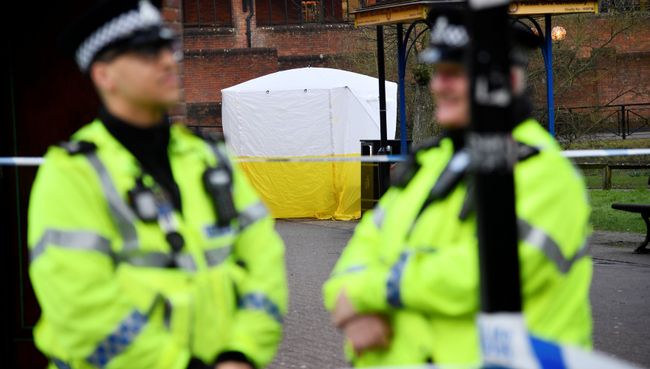 Полицейское оцепление в городе Солсбери после госпитализации бывшего полковника ГРУ Сергея Скрипаля