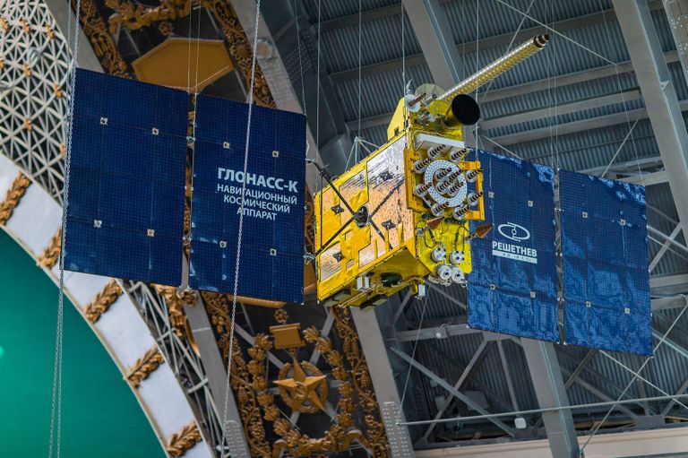 Полноразмерный макет космического аппарата «Глонасс-К» российской глобальной навигационной системы ГЛОНАСС Полноразмерный макет космического аппарата «Глонасс-К» российской глобальной навигационной системы ГЛОНАСС