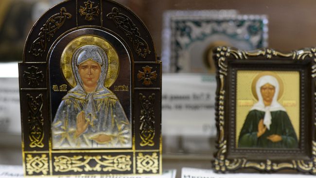Иконы Святой Матроны Московской, изготовленные на заводе ООО Художественное-Производственное предприятие Софрино. Архивное фото