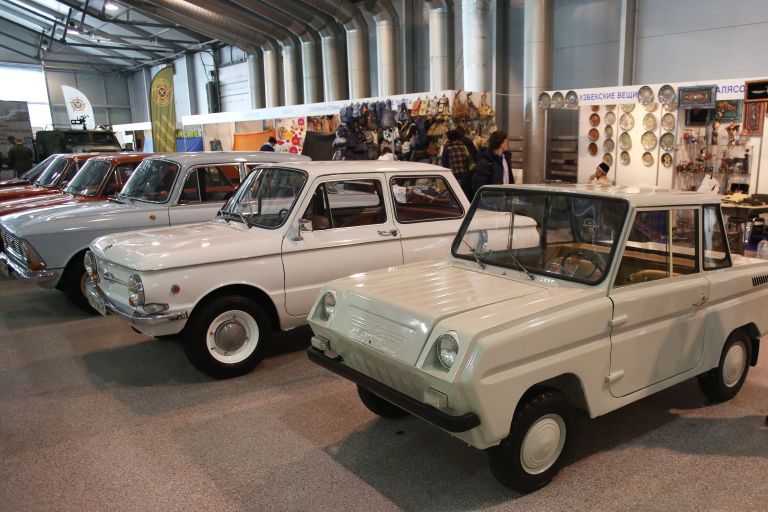 Автомобили Запорожского автомобилестроительного завода на 27-й выставке старинных автомобилей и антиквариата Олдтаймер-Галерея в московском КВЦ Сокольники Автомобили Запорожского автомобилестроительного завода на 27-й выставке старинных автомобилей и антиквариата Олдтаймер-Галерея в московском КВЦ Сокольники