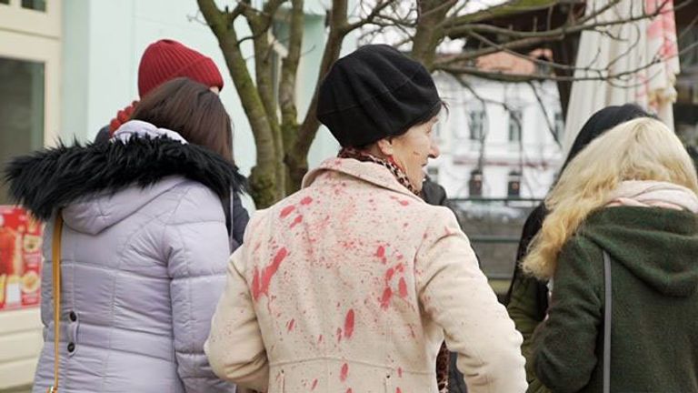 В центре Ужгорода на Театральной площади неизвестные напали на участников акции по защите прав женщин. 8 марта 2018