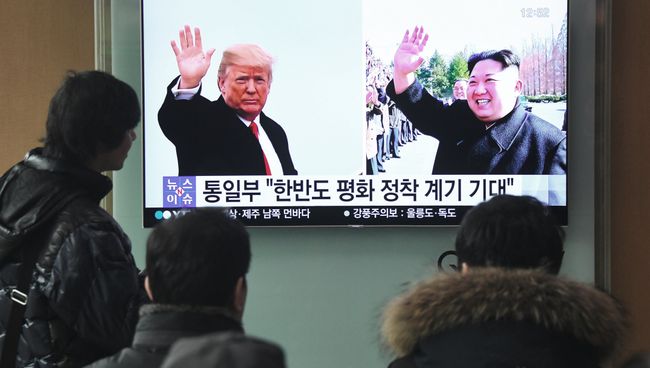 Трансляция новостей про будущую встречу президента США Дональда Трампа и лидера КНДР Ким Чен Ына. 9 марта 2018 Трансляция новостей про будущую встречу президента США Дональда Трампа и лидера КНДР Ким Чен Ына. 9 марта 2018