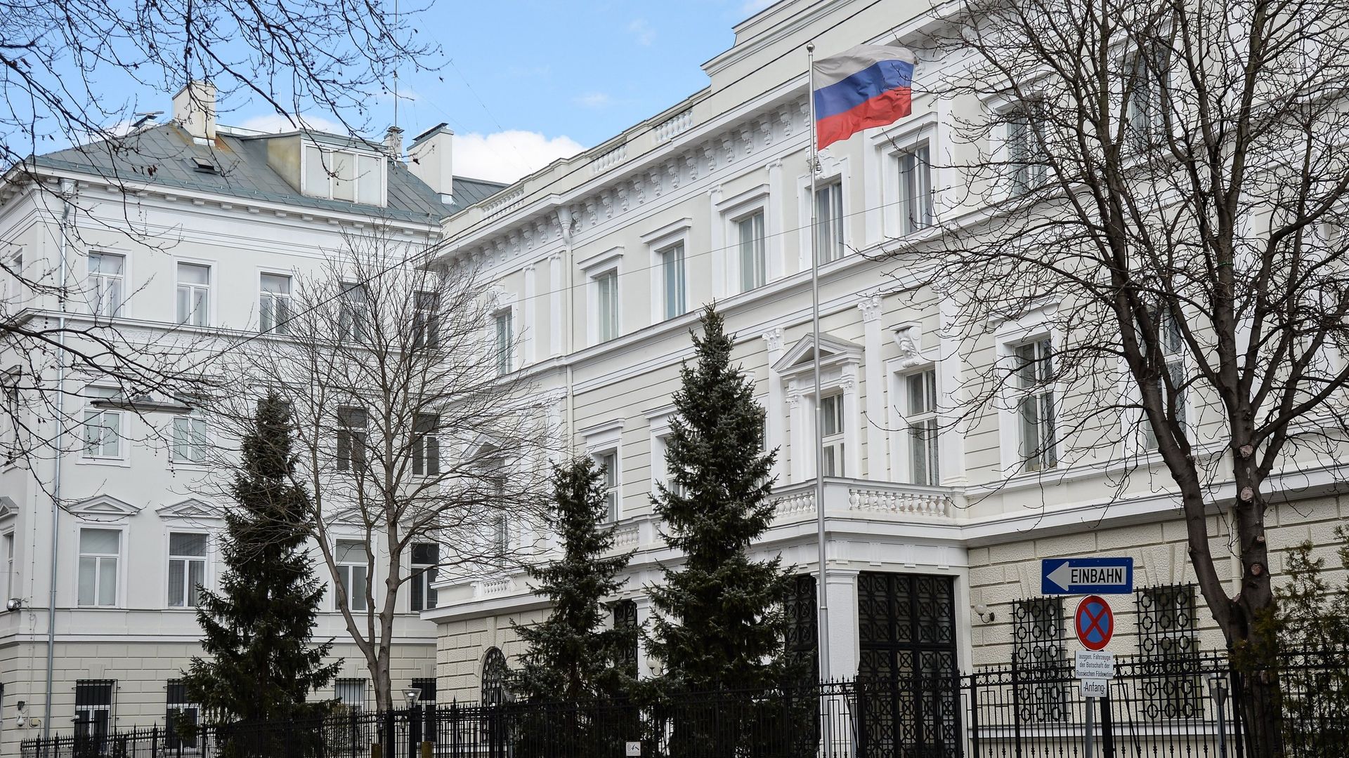 Россия ответит на высылку дипломатов в Вене, заявили в посольстве
