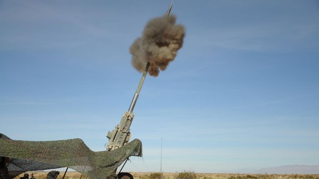 Запуск M982 Excalibur 155 мм из ствола гаубицы M777. Архивное фото Запуск M982 Excalibur 155 мм из ствола гаубицы M777. Архивное фото