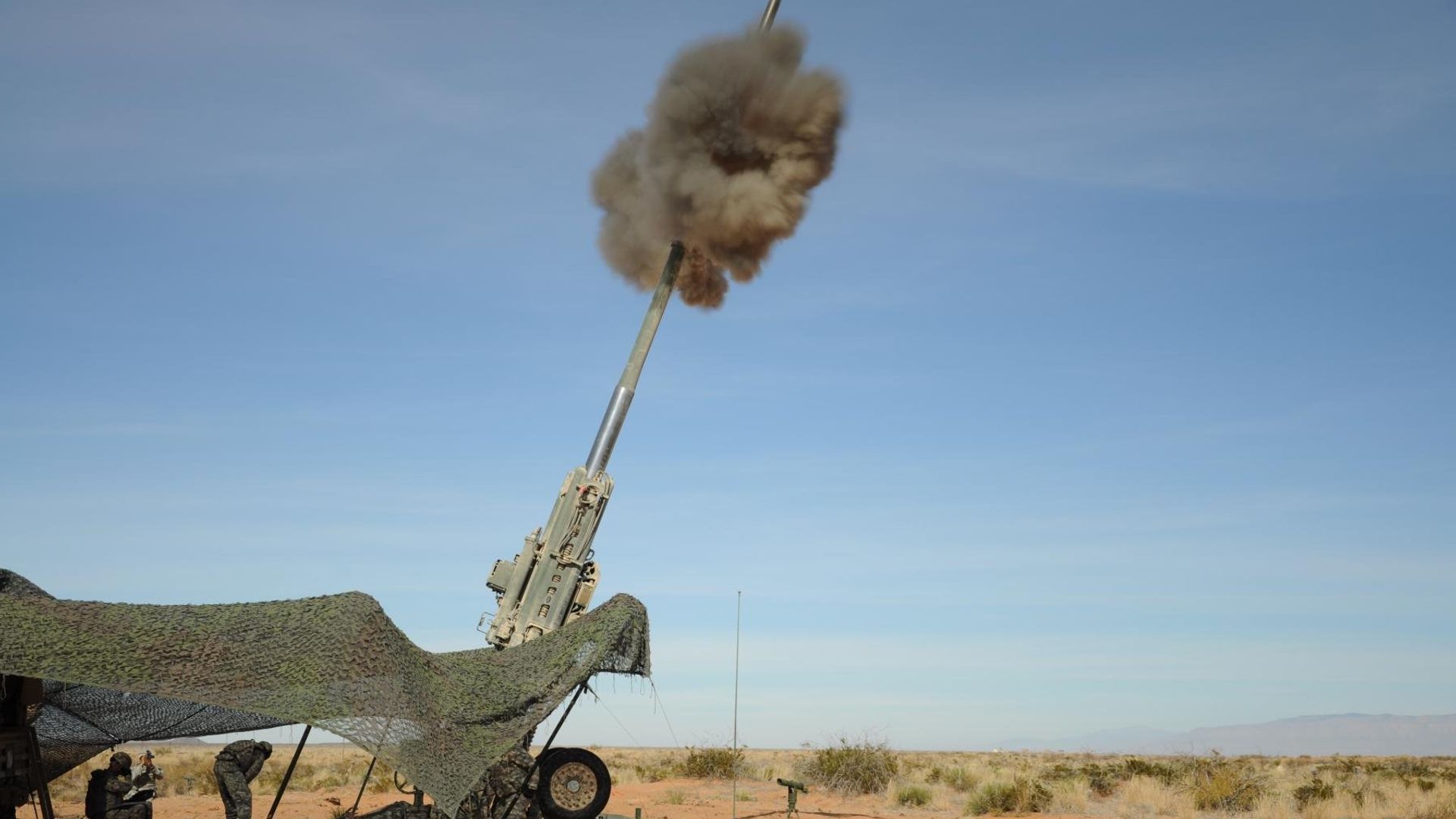 Запуск M982 Excalibur 155 миллиметров из ствола гаубицы M777 во время стрельбы, США - РИА Новости, 1920, 08.09.2022