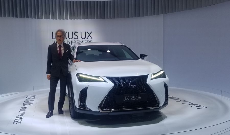Автомобиль Lexus UX Автомобиль Lexus UX