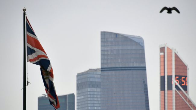 Флаг Соединенного Королевства на здании посольства Великобритании в России в Москве. Архивное фото Флаг Соединенного Королевства на здании посольства Великобритании в России в Москве. Архивное фото