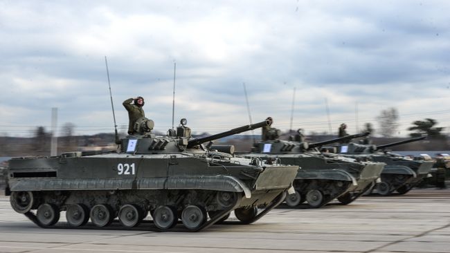 Боевые гусеничные плавающие машины БМД-4М. Архивное фото Боевые гусеничные плавающие машины БМД-4М. Архивное фото