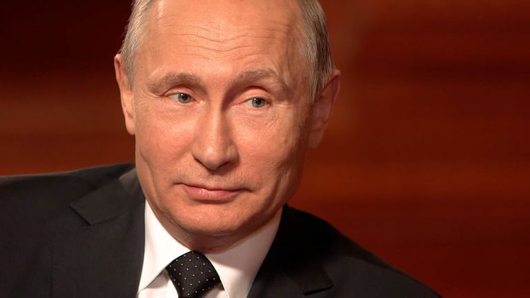 На даче ложился с помповым ружьем спать – Путин о 90-х годах На даче ложился с помповым ружьем спать – Путин о 90-х годах