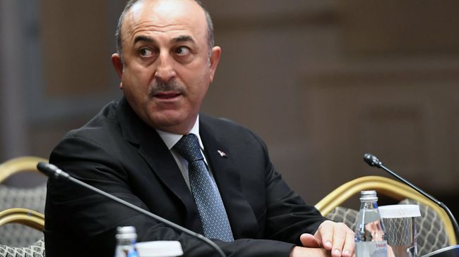 Министр иностранных дел Турции Мевлют Чавушоглу на встрече глав МИД стран-гарантов перемирия в Сирии, которая проходит в Астане Министр иностранных дел Турции Мевлют Чавушоглу на встрече глав МИД стран-гарантов перемирия в Сирии, которая проходит в Астане