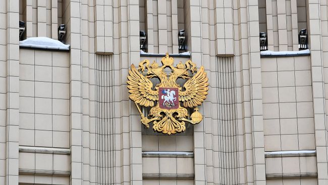 Герб РФ на здании министерства иностранных дел в Москве. Архивное фото Герб РФ на здании министерства иностранных дел в Москве. Архивное фото