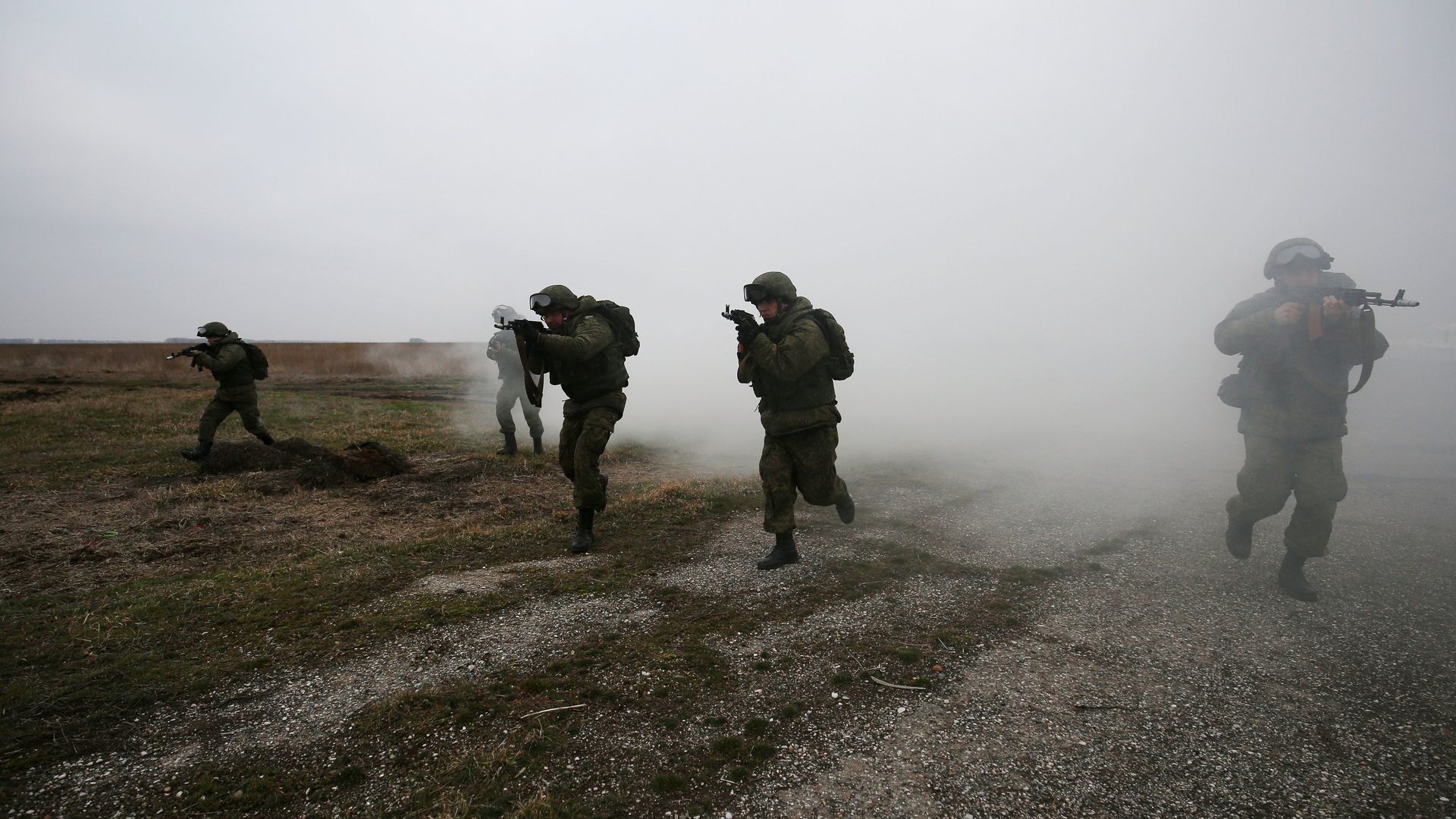 Военнослужащие во время тактико-специальных учений Военнослужащие во время тактико-специальных учений - РИА Новости, 1920, 17.07.2026